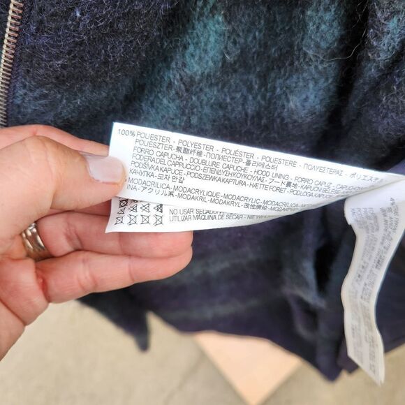 RARE bloggers favorite plaid cape with a faux fur lined hood - Picture 6 of 15